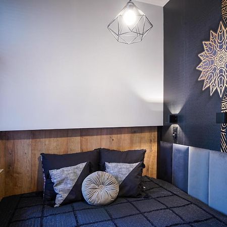 Apartament Z Jacuzzi W Centrum Sanoka Bagian luar foto