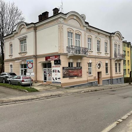 Apartament Z Jacuzzi W Centrum Sanoka Bagian luar foto