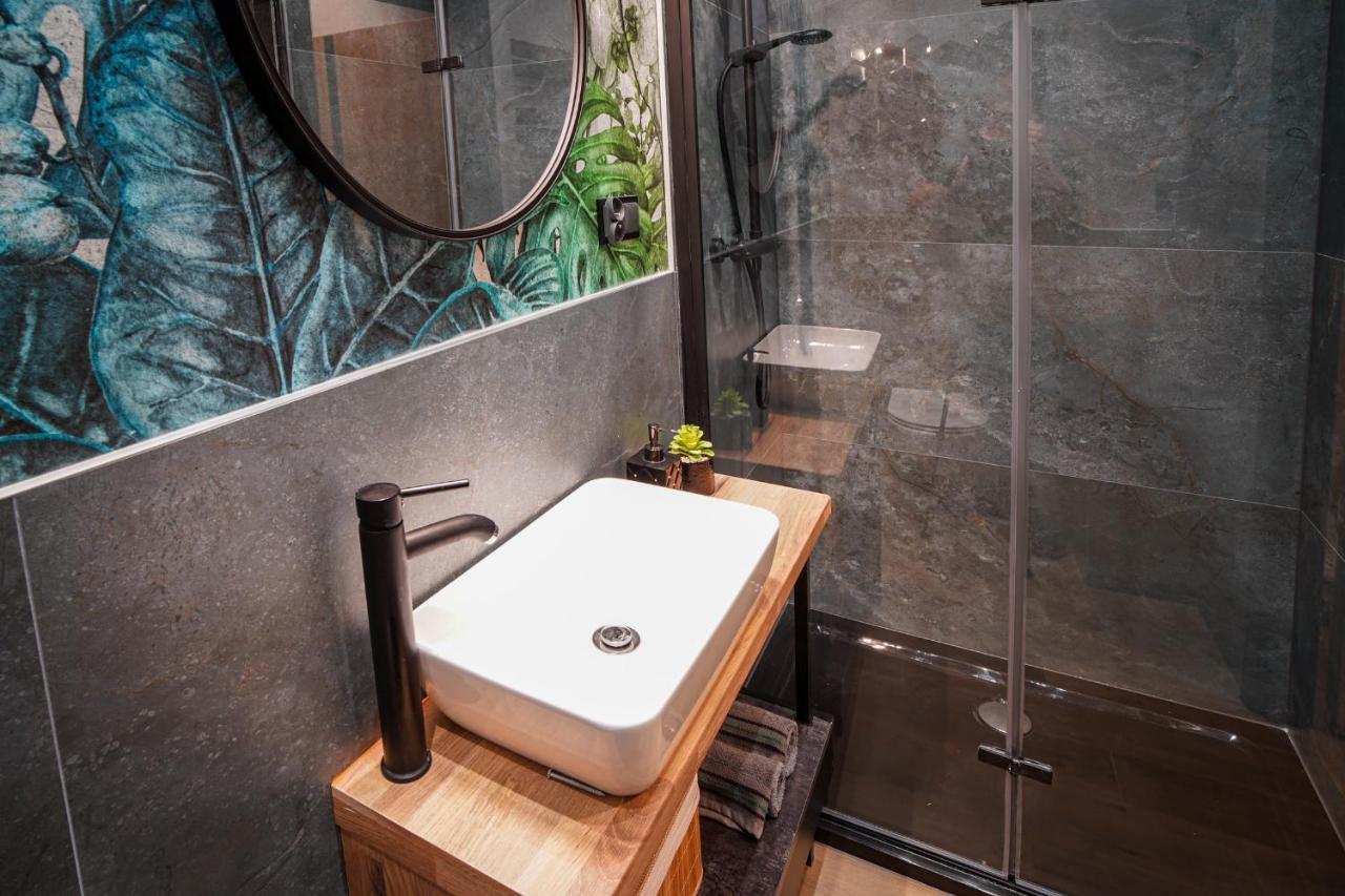 Apartament Z Jacuzzi W Centrum Sanoka Bagian luar foto